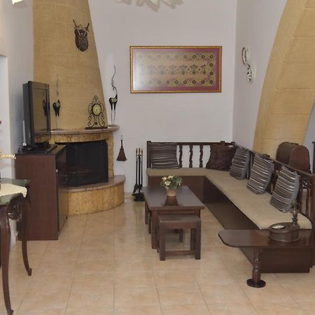 Kamara Traditional House Soroni Bagian luar foto