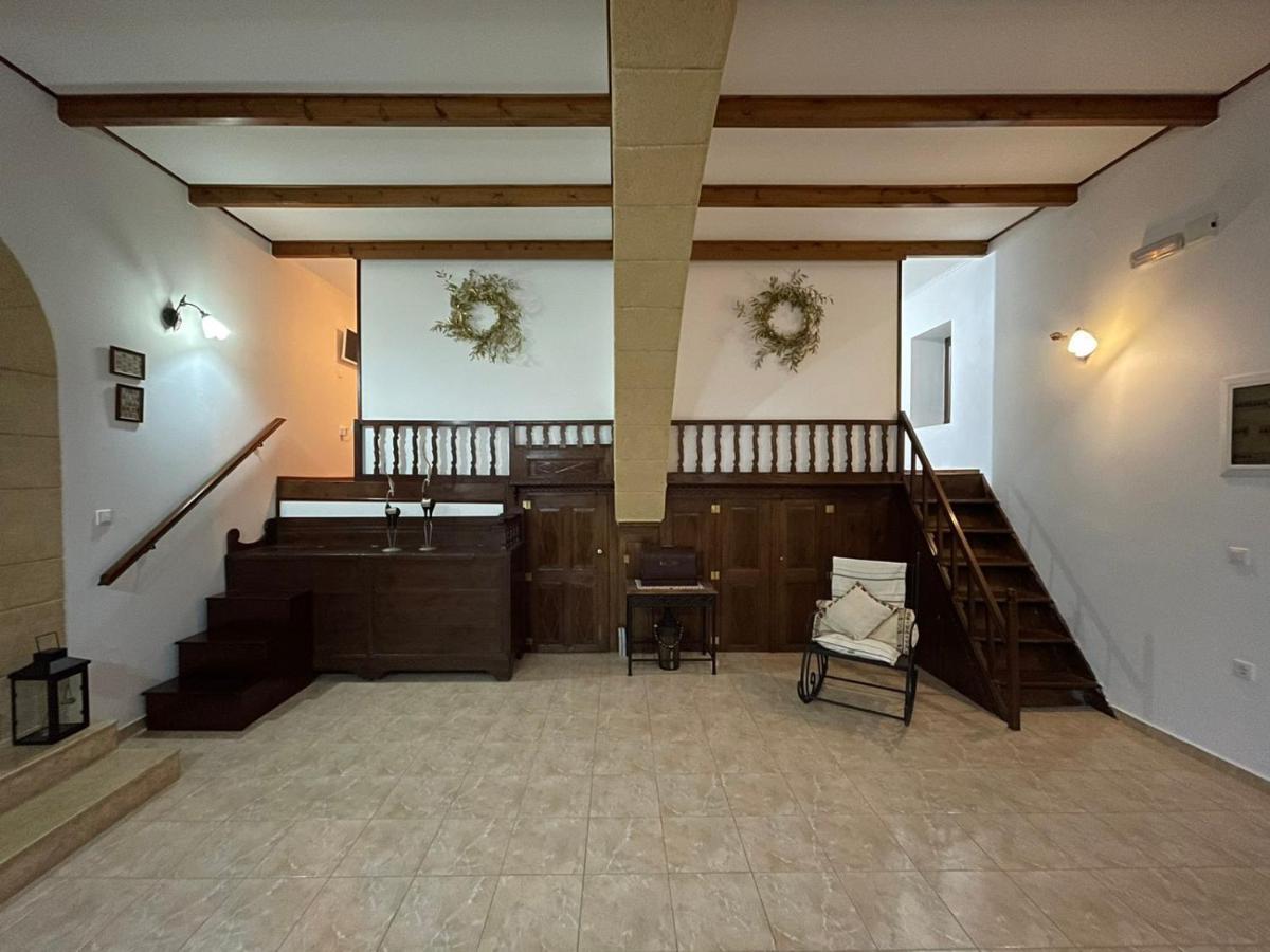 Kamara Traditional House Soroni Bagian luar foto