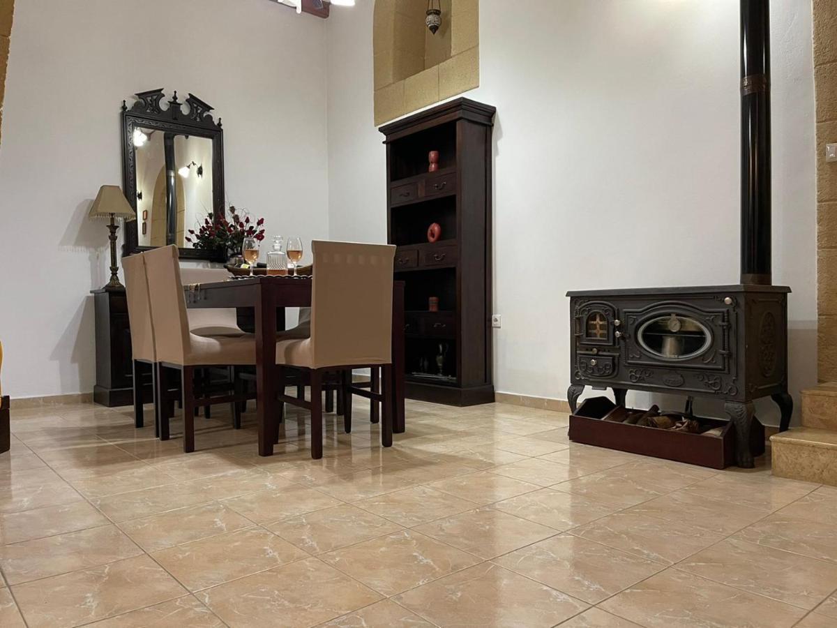 Kamara Traditional House Soroni Bagian luar foto